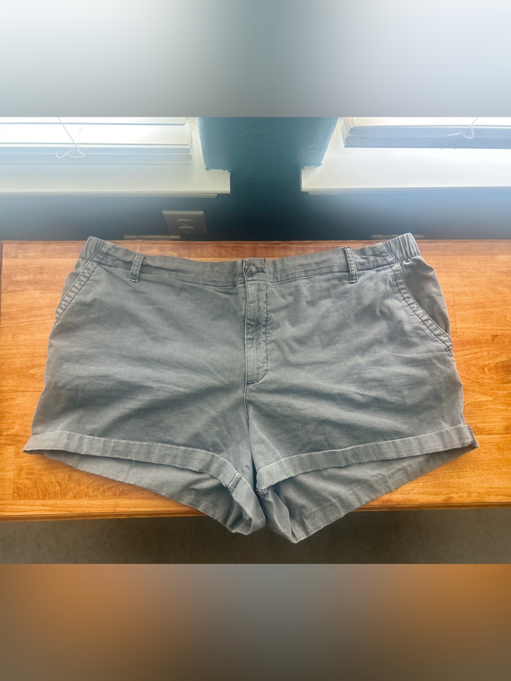 Old Navy Women's Light Gray Rolled-Hem Jean Shorts